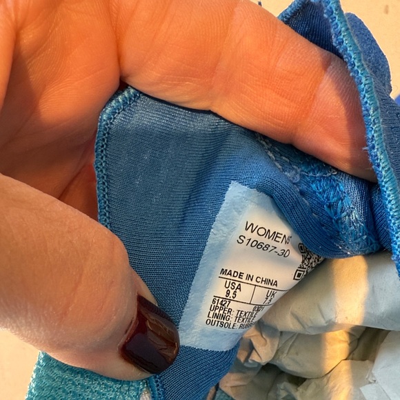 Saucony Vibrant Blue and White Athletic Shoes - Picture 9 of 10